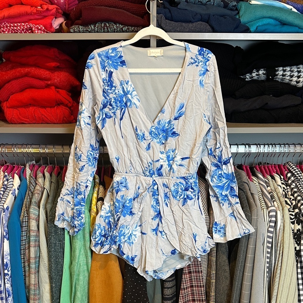 Altar’d State gray/blue floral long sleeve v neck lined romper size S